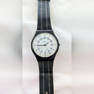 Swatch Water Resistant Swiss Quartz Watch | 452 R V6• Authentic Swatch